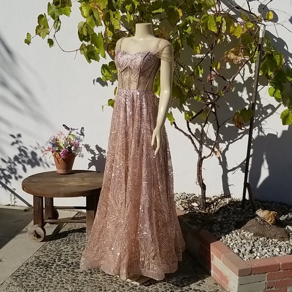 Hermz bridal dress sz S used once only - Picture 3 of 11